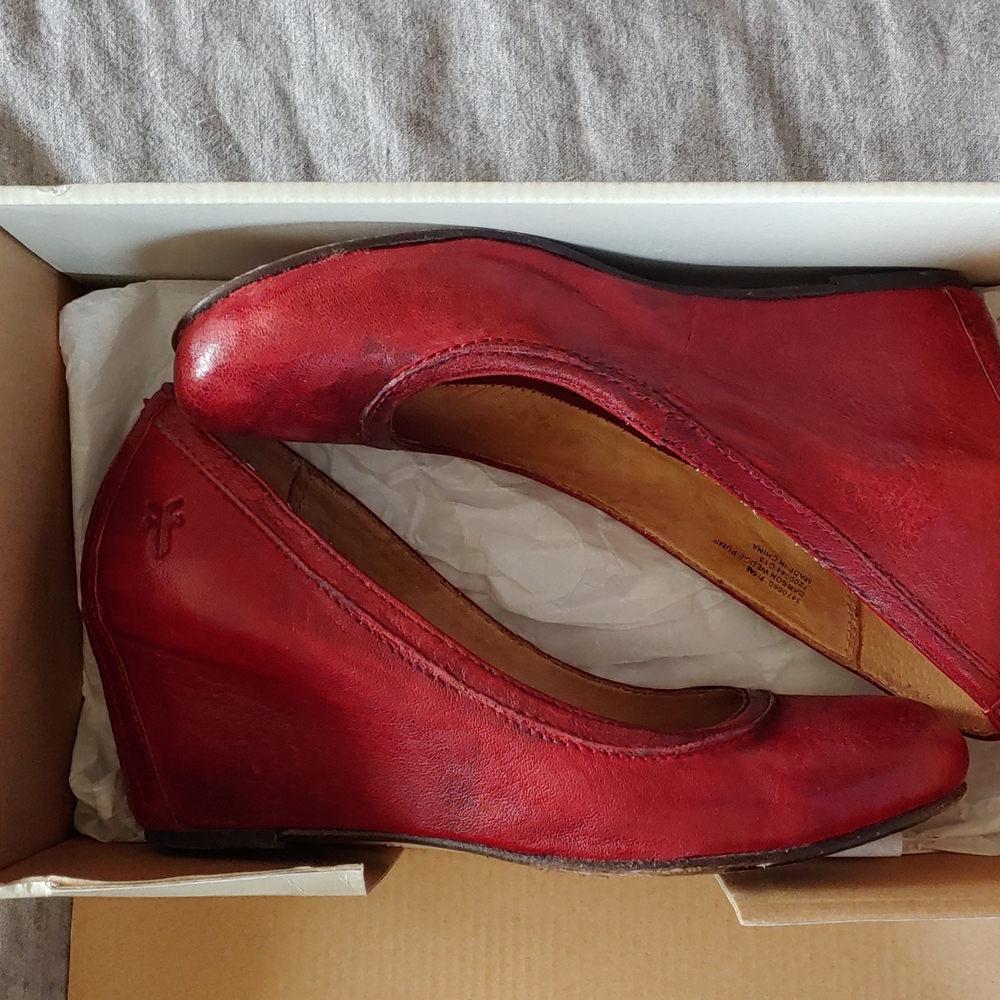 Frye Carson Wedge